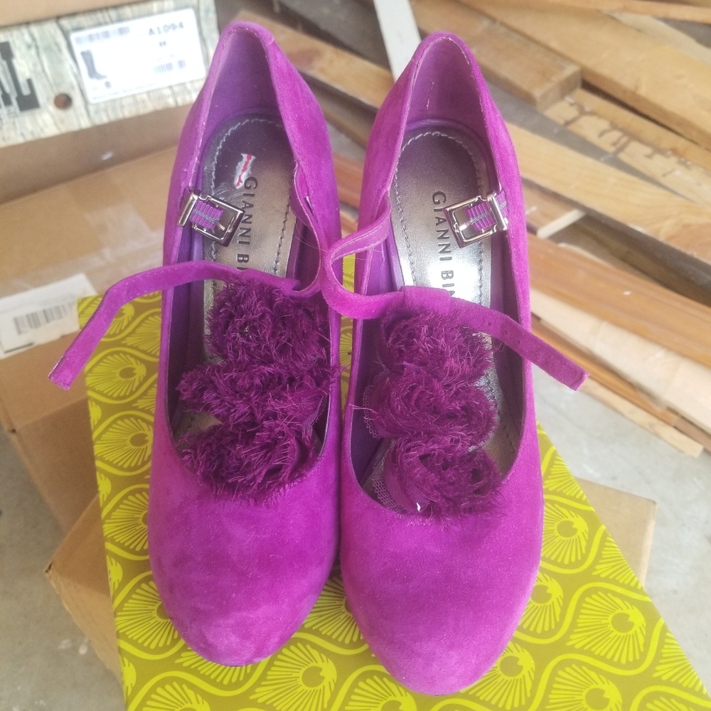 NIB Gianni Bini Suede Heels Size 7.5